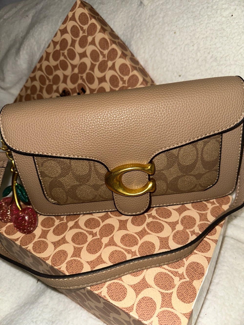Coach Taupe/Brown Signature Canvas Crossbody with Gold 'C' Hardware - Picture 4 of 9